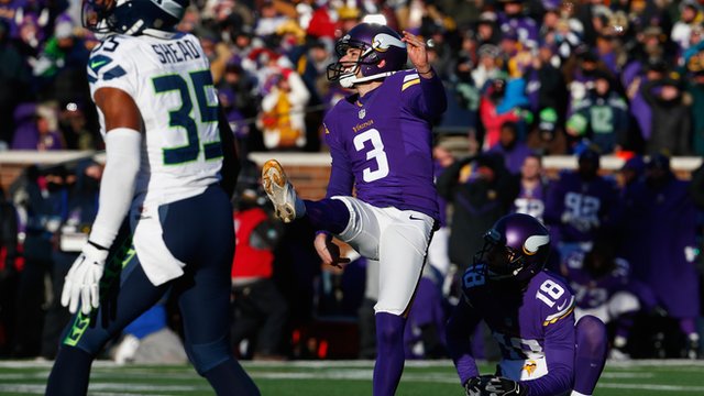 Minnesota Vikings' kicker Blair Walsh misses winning field goal