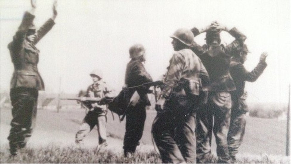 Немецкие солдаты сдаются американским солдатам