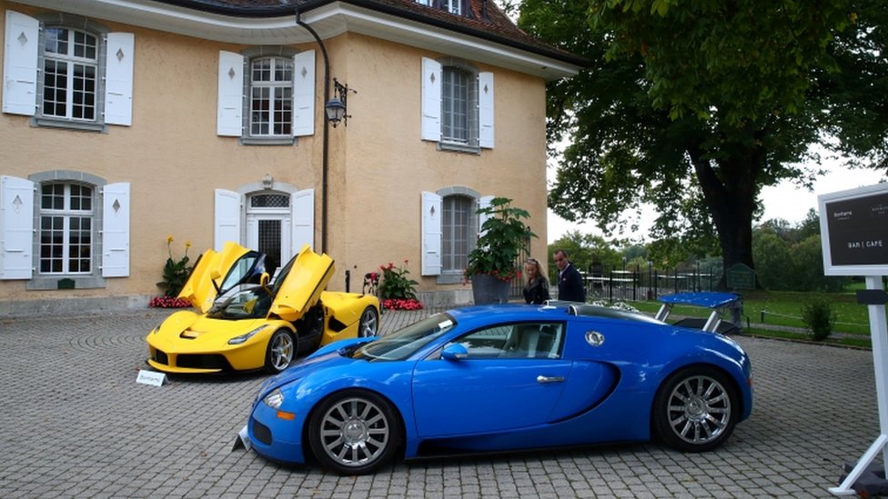 Autos de lujo de Teodorin Nguema Obiang, en Cheserex, cerca de Ginebra, Suiza.