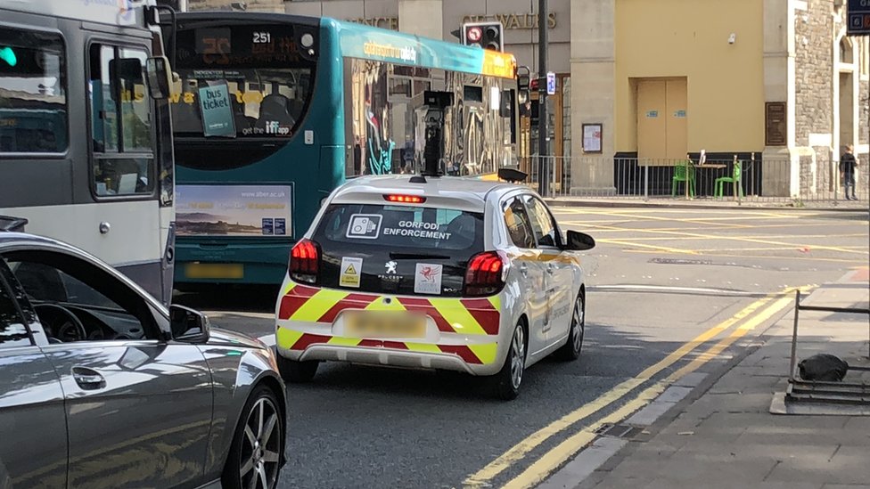 Cardiff drivers face £70 fine in pavement no-parking zone - BBC News