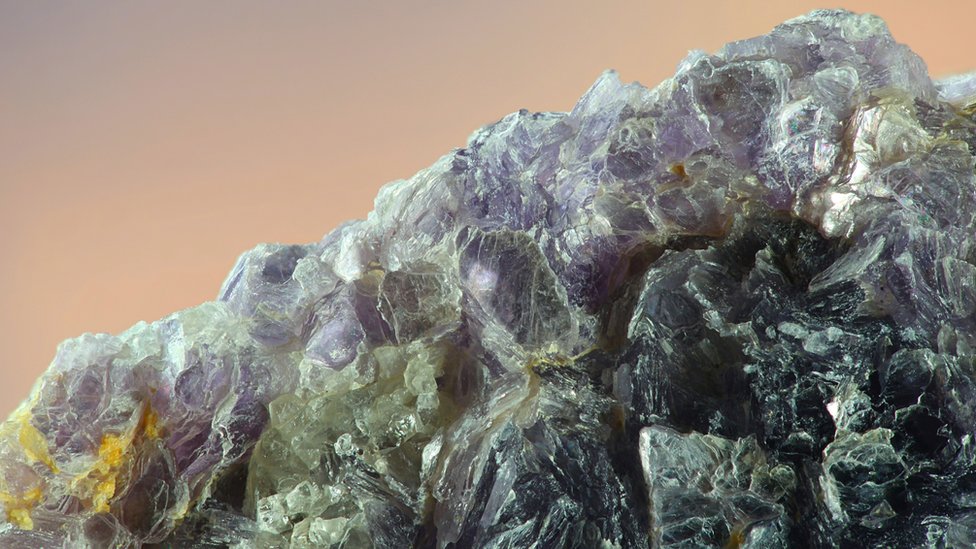 La lepidolita es la fuente del litio. Lepidolita