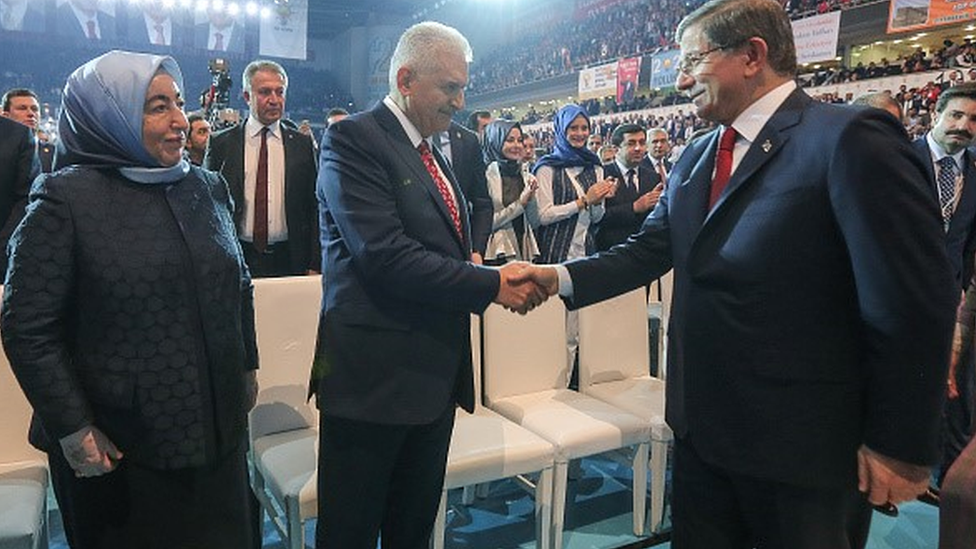 Davutoğlu, Mayıs 2016'da Başbakanlık görevini Binali Yıldırım'a devretti