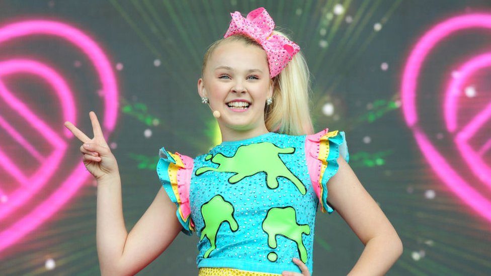 JoJo Siwa to join same-sex couple on 'Dancing With Stars' - WBBJ TV