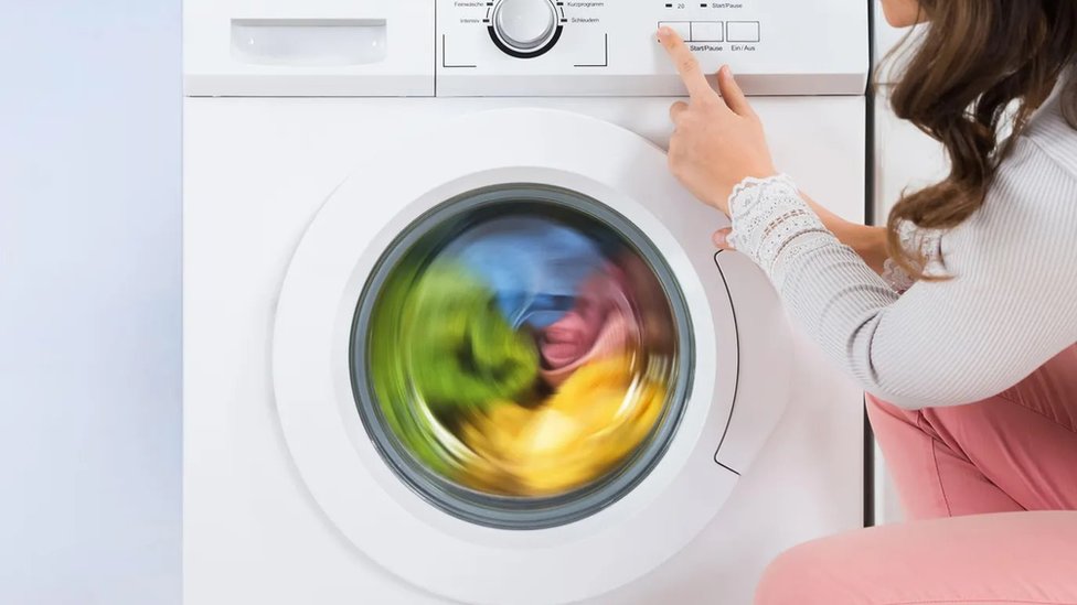 Proređivanje pranja odeće je bolje za planetu - i štedi vreme, kažu zagovornici ređeg pranja