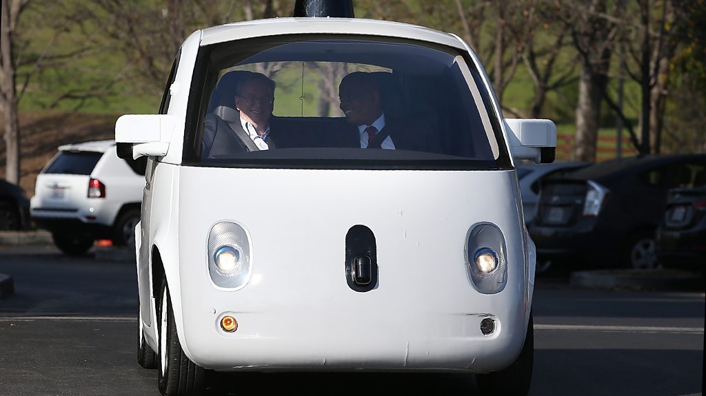 Driverless cars 'will cost lives' at first