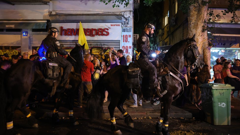 Policija na konjima na ulicama Tel Aviva, 22. jun