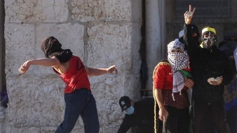 Jerusalém vive dia de confrontos em meio a rara coincidência entre Páscoa, Pessach e Ramadã