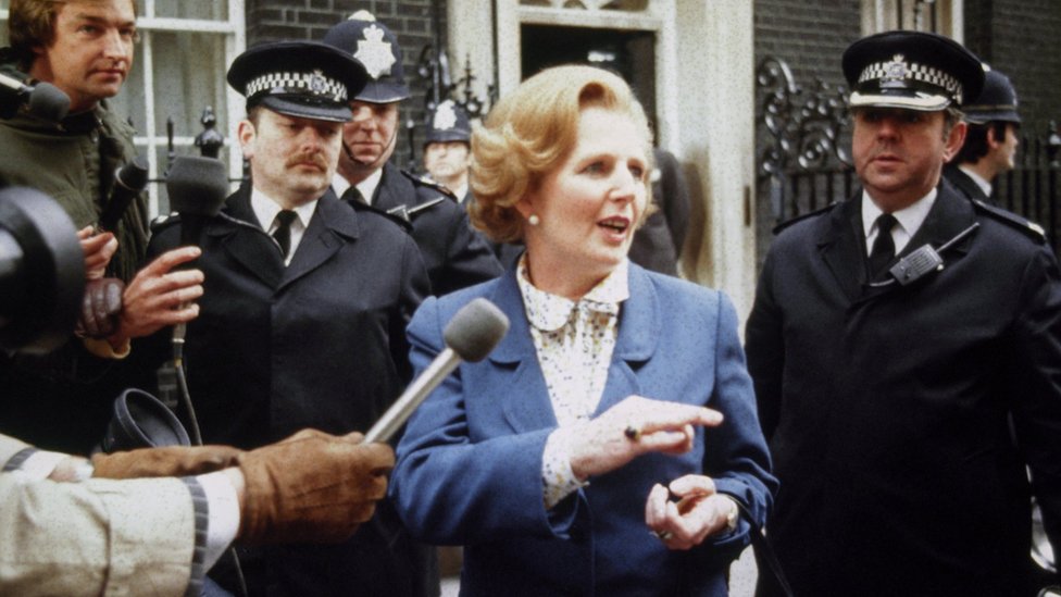 Маргарет Тэтчер прибывает на Даунинг-стрит номер десять в качестве премьер-министра, 4 мая 1979 г.