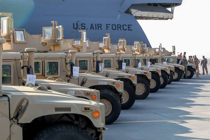 У 2015 році ЗСУ отримали від США кілька десятків військових машин 