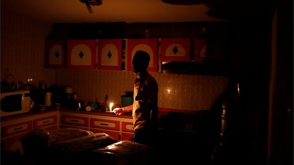 Venezuela'nın ikinci en büyük kenti Maracaibo'da yaşayanlar saatler süren elektrik kesintileriyle başa çıkmak zorunda