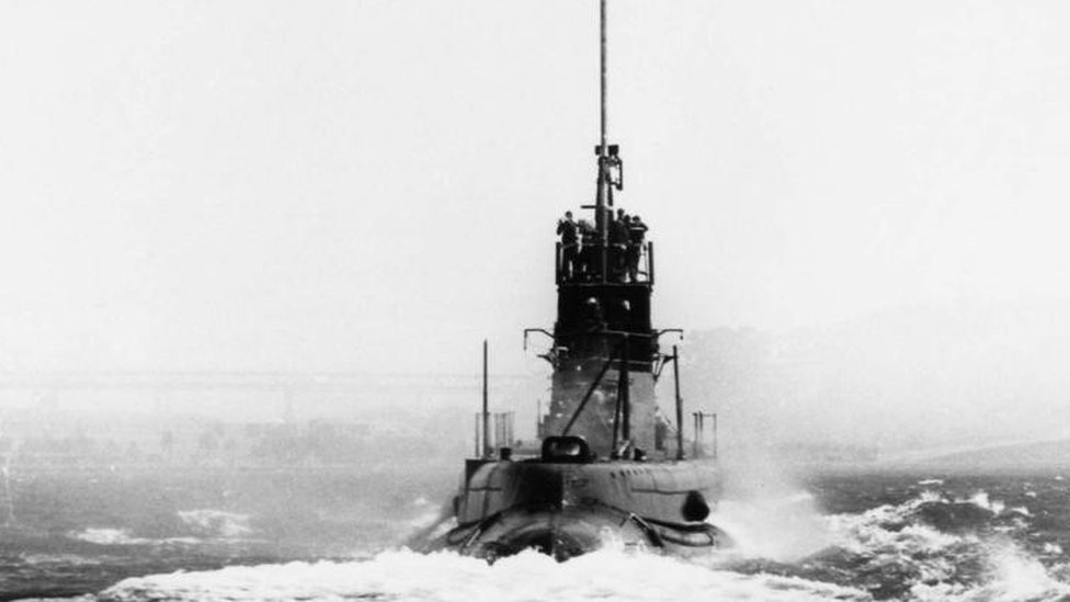 Оригинальное фото подводной лодки в море