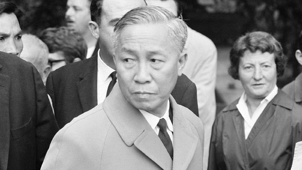 Hogravea đagravem Paris Ocircng Lecirc Đức Thọ cương quyết vagrave sắc sảo khi đối đầu Kissinger BBC News Tiếng Việt