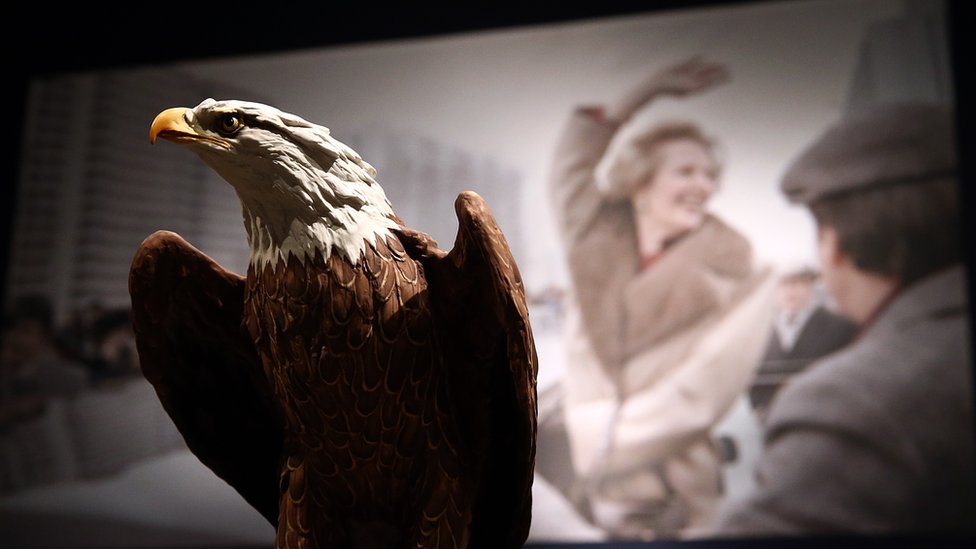 Бисквитная модель американского белоголового орлана, подаренная Маргарет Тэтчер Рональдом Рейганом