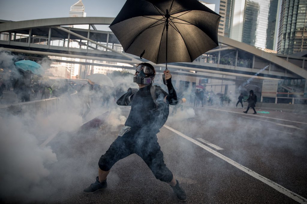Un manifestante durante los enfrentamientos.