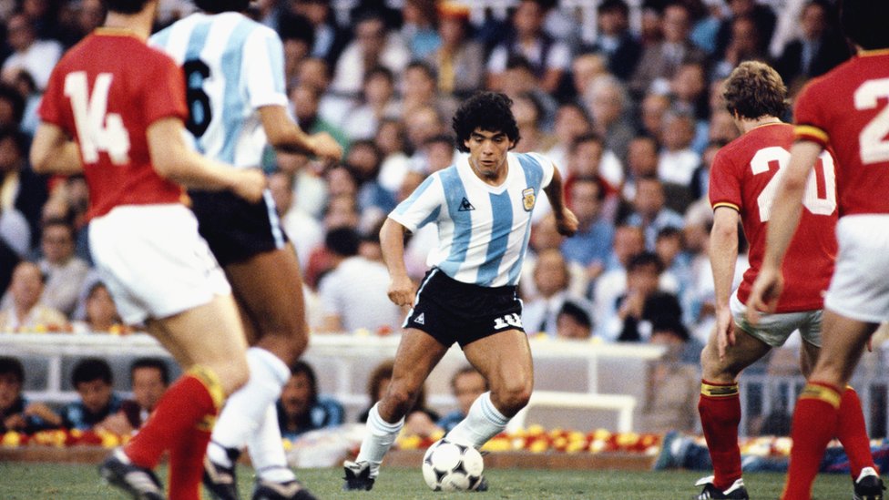 Maradona fue las dos caras del fútbol argentino, la magia y la picardía. Diego Armando Maradona