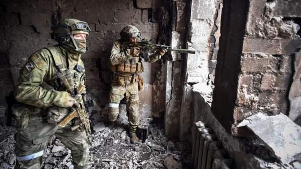 Rus askerleri Mariupol'da