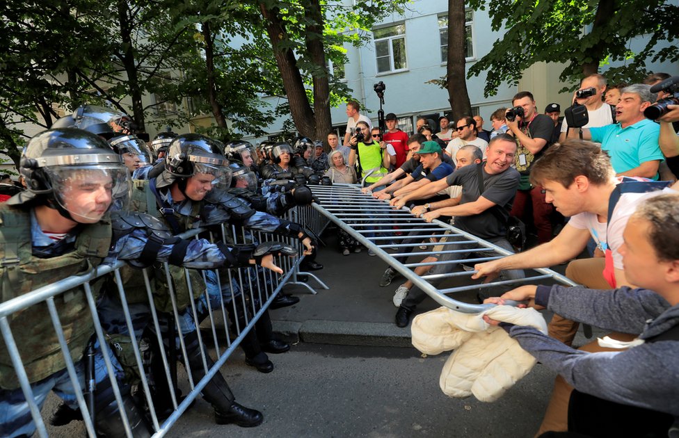 Police and protesters in Moscow, 27 July