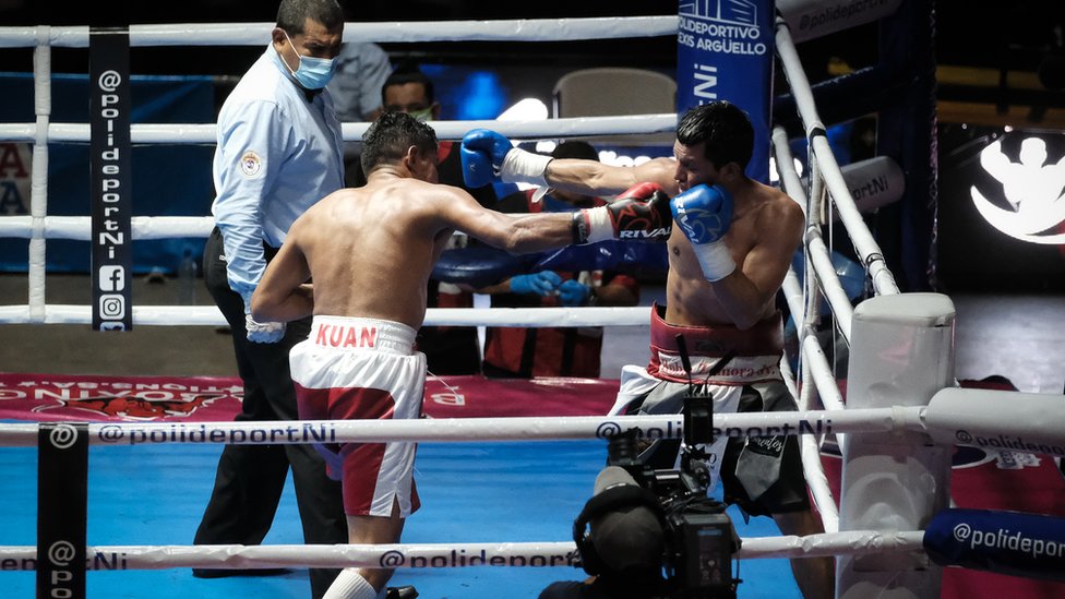 Робин Замора и Рамиро Бланко в боксе в Манагуа, Никарагуа