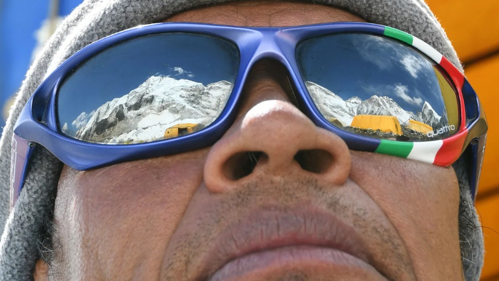 Koja god da mu je zvanična visina, Mont Everest budi strahopoštovanje kod većine ljudi koji stoje u njegovoj senci
