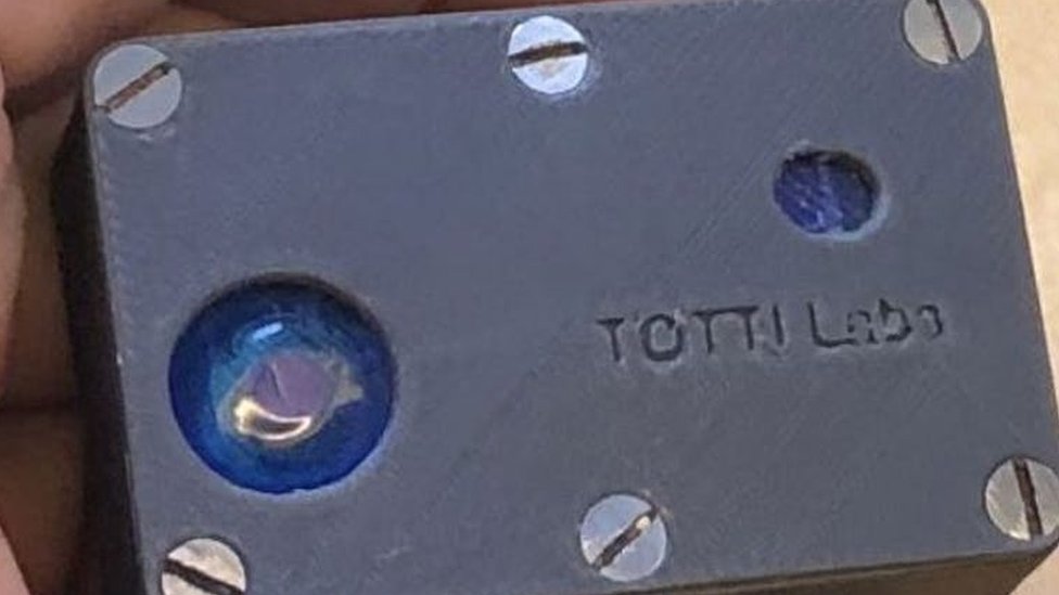 El One Button Tracker puede usarse en experimentos sencillos One Button Tracker