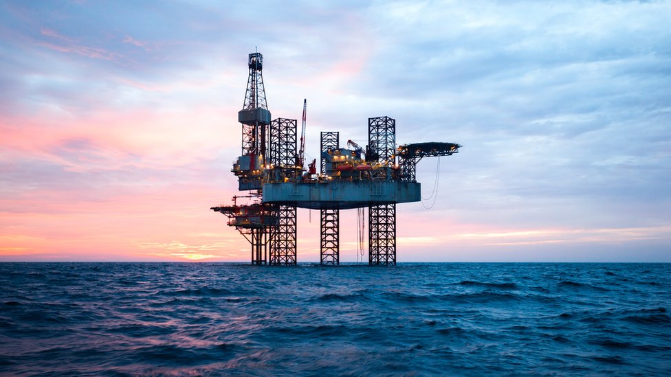 Una ola de 26 metros chocó contra una plataforma petrolera en Noruega. Plataforma