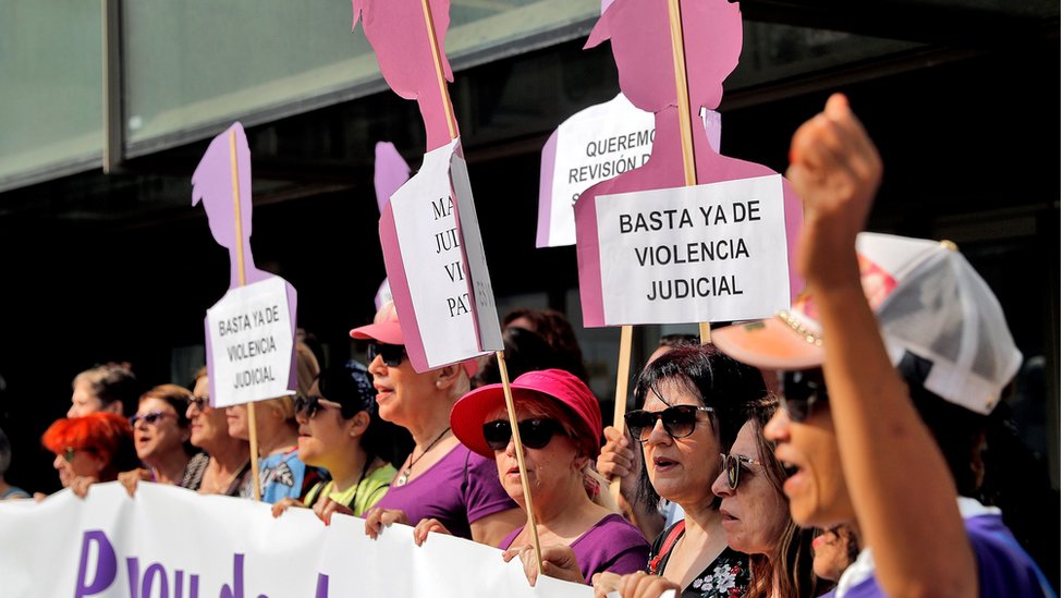 21 июня протестующие за права женщин провели демонстрацию у здания Верховного суда Валенсии