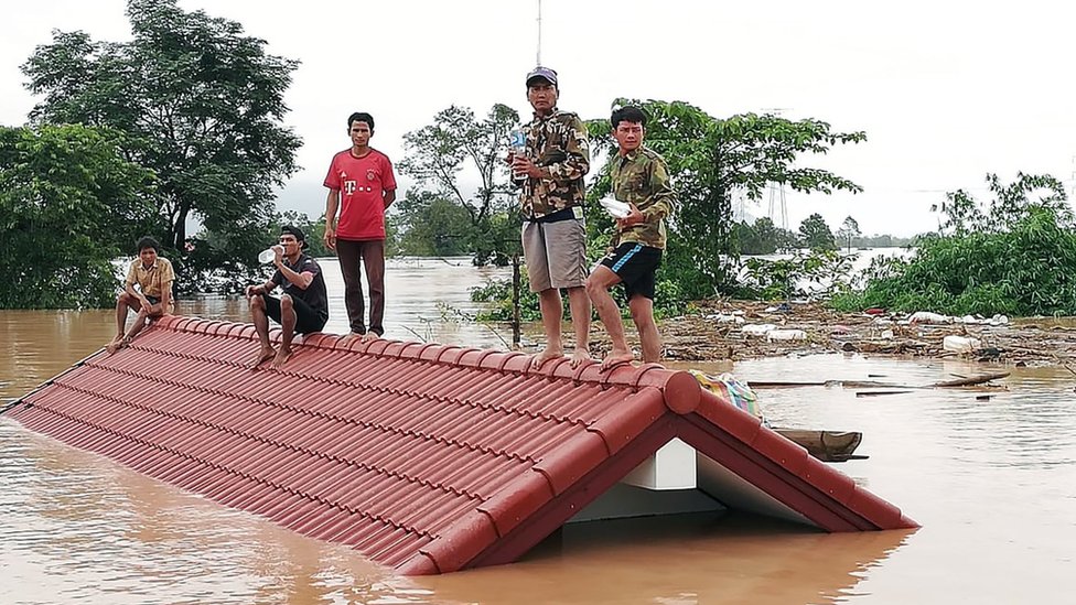 El torrente de agua que cayó inundó numerosas viviendas.