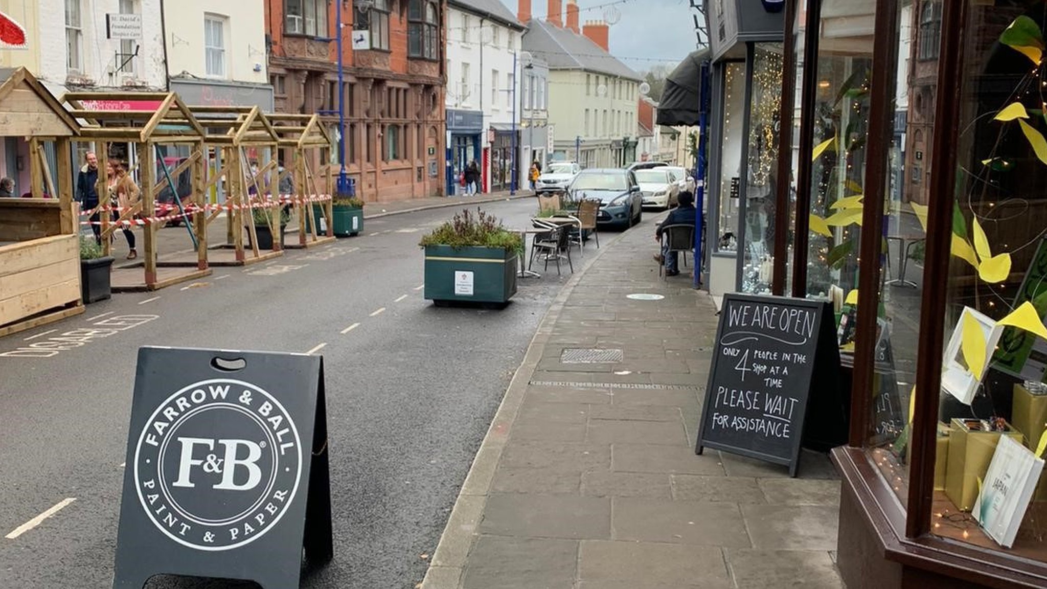 Covid: Mixed hopes for businesses in run up to Christmas