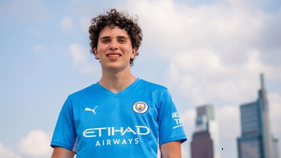 Manchester City sign their first ever Fortnite player thumbnail