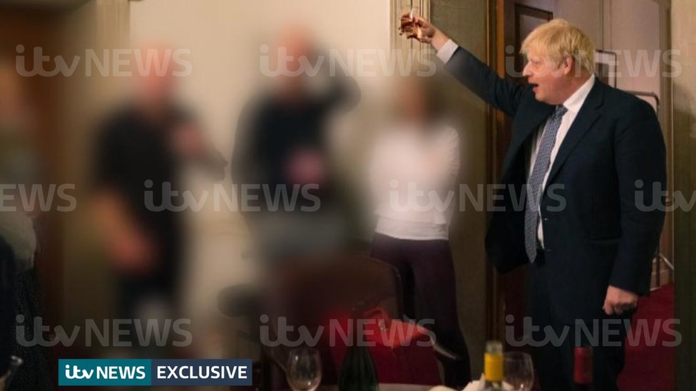 Partygate: Met facing questions over PM photos