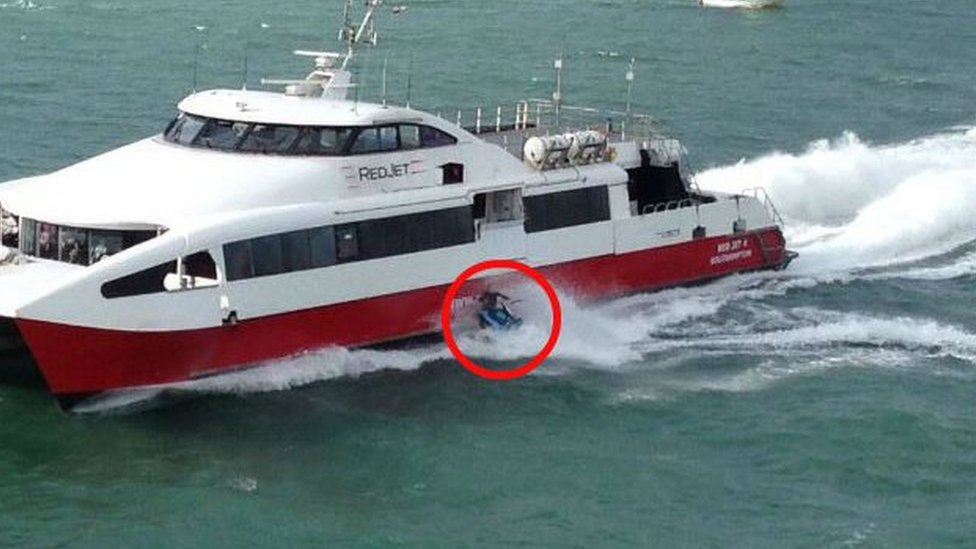 Man on jet ski ploughs into ferry off Southampton - BBC News