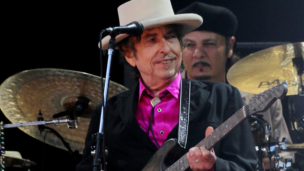 UMG said it was with "enormous pride" that they welcomed Dylan to their roster of artists