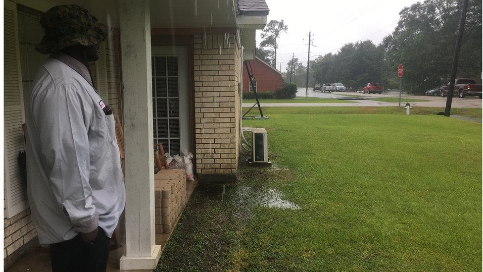 Jonathan Broussard asegura que nunca vio subir tanto el agua. Jonathan Broussard