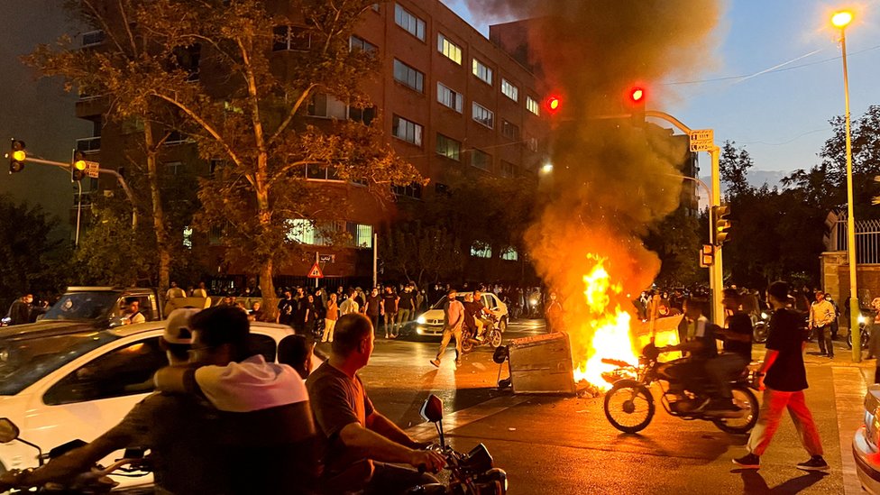 Iran protests: Reports of students trapped amid clashes in Tehran