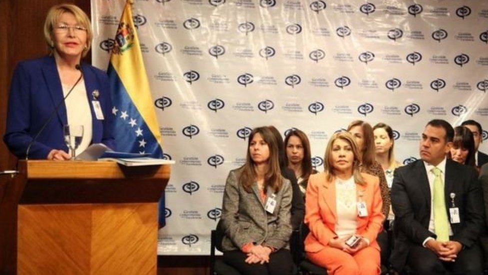 La fiscal general de Venezuela, Luisa Ortega Díaz, dijo este viernes que la decisión del Tribunal Supremo de Justicia de su país de asumir las funciones del legislativo constituye una "ruptura del orden constitucional". Luisa Ortega Díaz, fiscal general de Venezuela