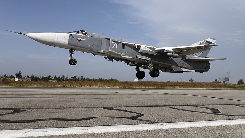 Фотография из архива, на которой истребитель Су-24 взлетает с авиабазы ??Хмеймим близ Латакии, Сирия (22 октября 2015 г.)