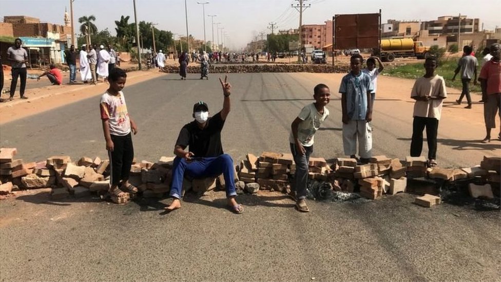 متظاهرون في السودان