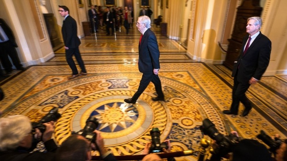 Senato'daki Cumhuriyetçilerin lideri Mitch McConnell, tanıkların dinlenmesi talebinin reddedilmesi için çaba harcıyor.