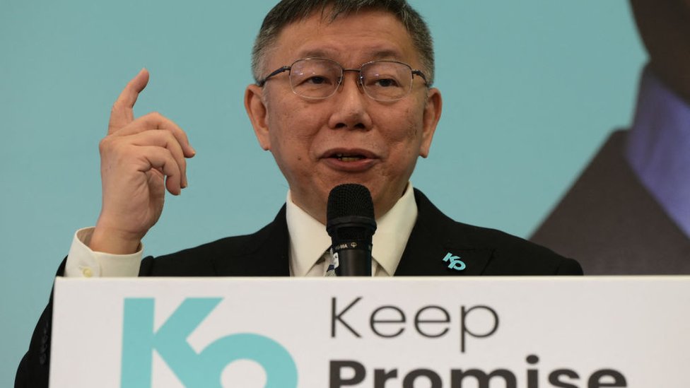 Taiwan's 2024 presidential candidate Ke Wen-je, from the opposition Taiwan People's Party (TPP), gestures during a press conference in New Taipei City on November 18, 2023