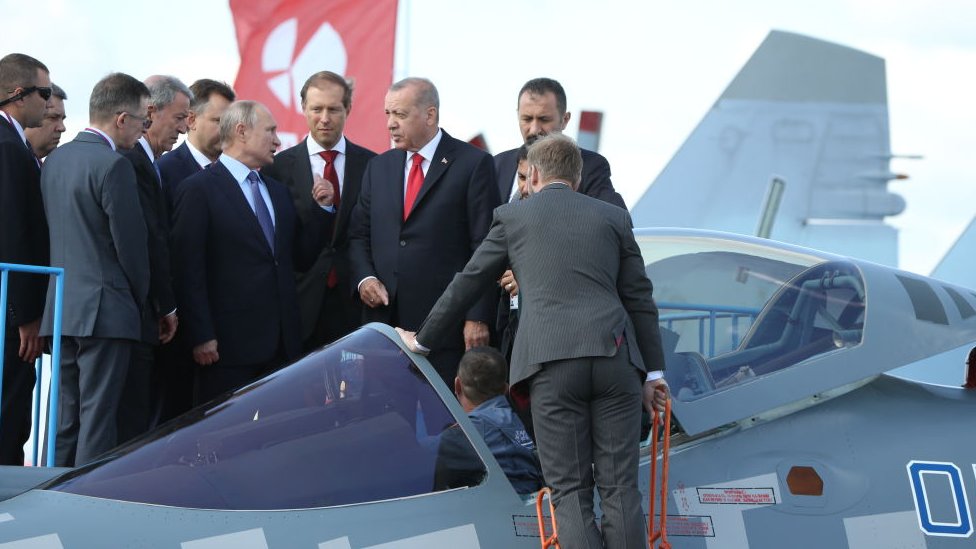 Cumhurbaşkanı Erdoğan, Moskova ziyareti sırasında Su-57'nin kokpitini Vladimir Putin ile birlikte incelemişti.