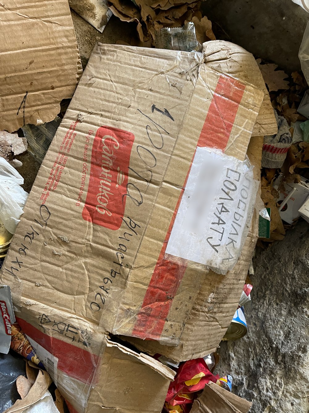 Rus askerine gönderilmiş bir paket. Üzerindeki isim blurlandı