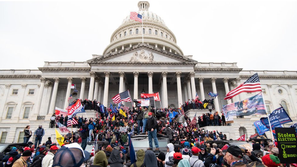 Masa protestanata isped zgrade Kapitola