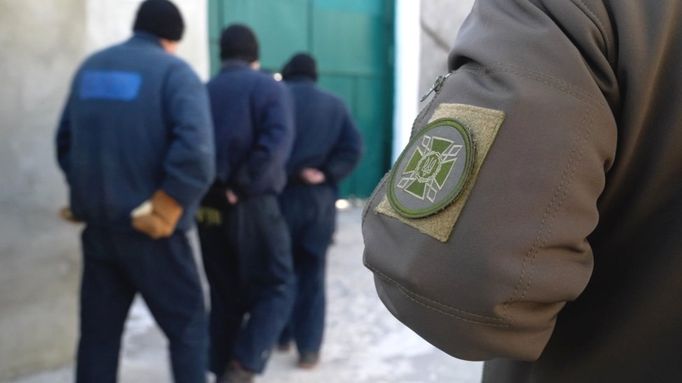 أسرى حرب روس في منشأة غربي أوكرانيا