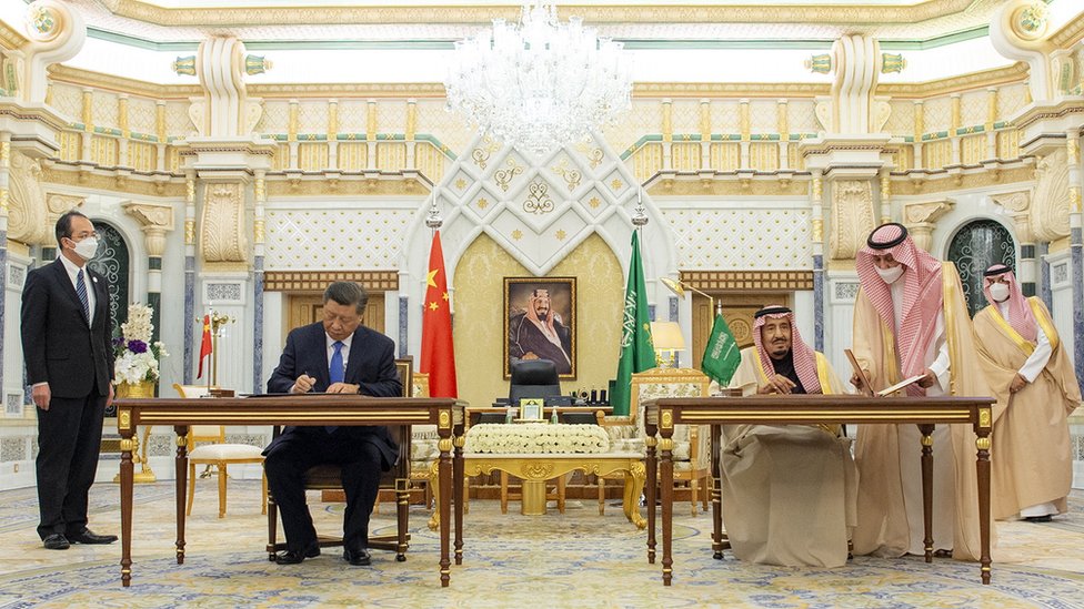 習近平與沙特國王薩勒曼簽署《全面戰略伙伴關係協議》
