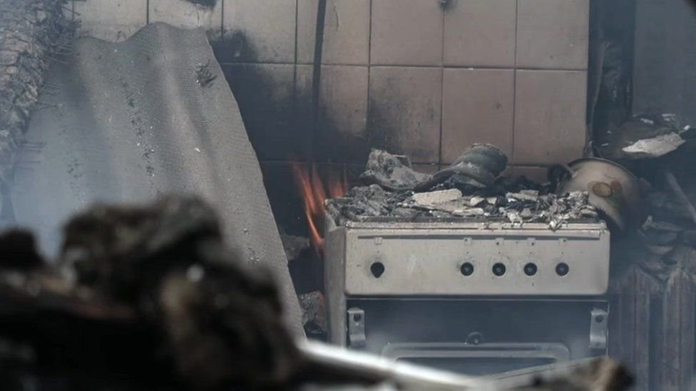 Gedung-gedung terbakar di seputar Kyiv.