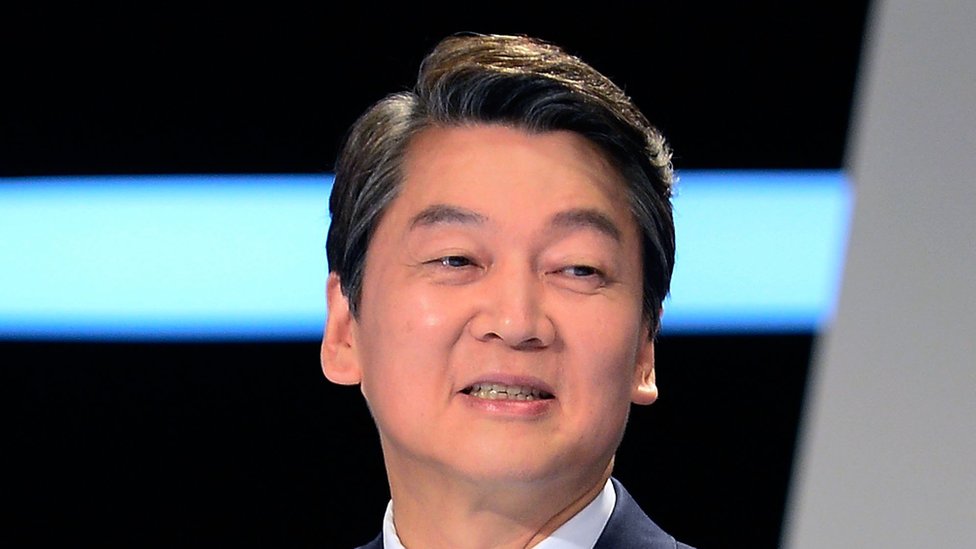 Ahn Cheol-soo es el candidato del Partido Popular. Ahn Cheol-soo, candidato del Partido Popular.
