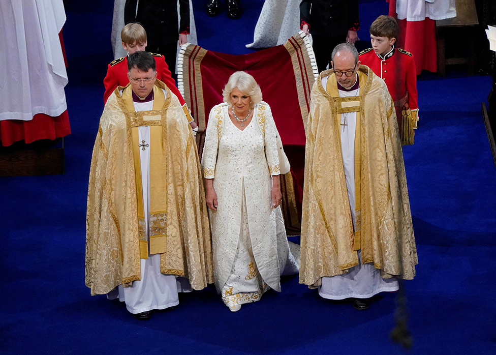 Kraliçe Camilla'nın tören için Westminster Abbey'e girişi