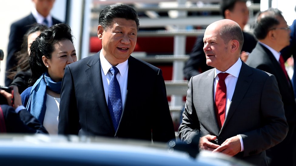 Peng Liyuan, Xi Jinping y Olaf Scholz en Hamburgo en 2017.