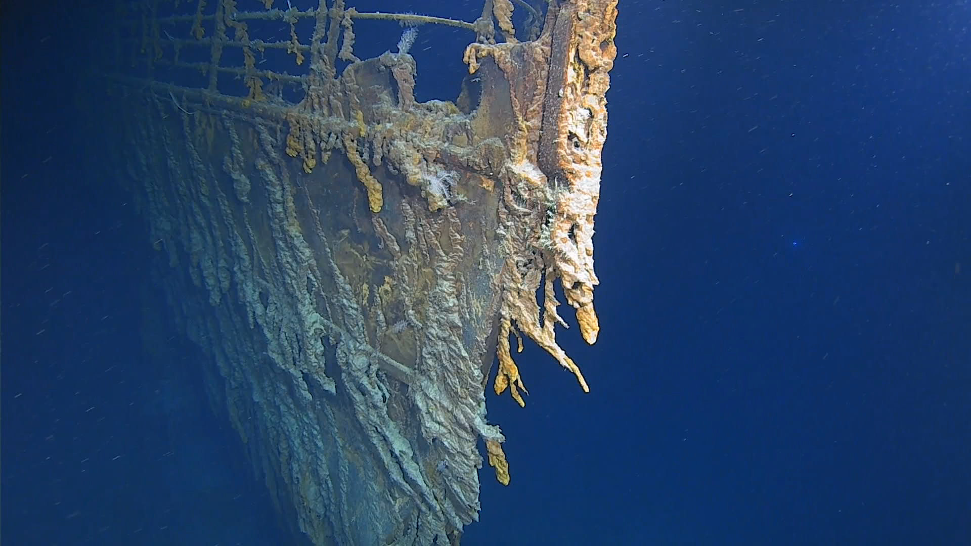 Titanic sub dive reveals parts are being lost to sea - BBC News