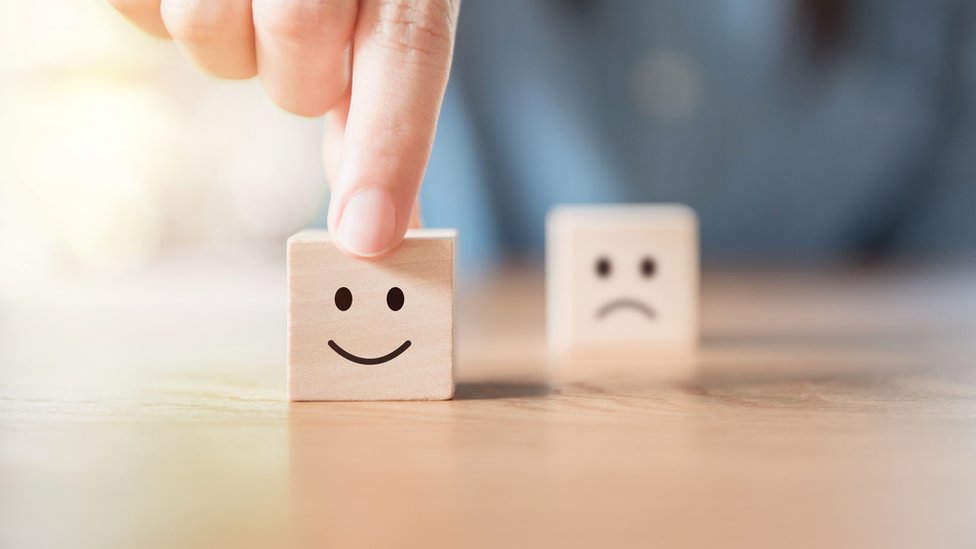 Perseguir la felicidad, dice Euba, es un concepto importado. Cara de felicidad